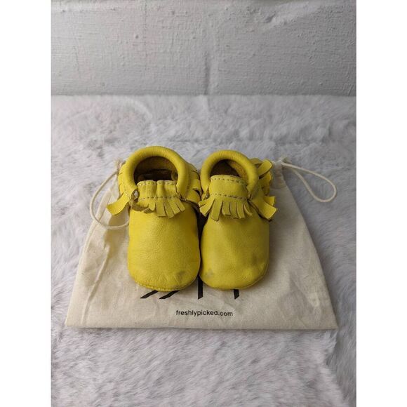 Freshly Picked‎ Yellow Moccasin Size 3 Baby Shoe Size 3 - Picture 2 of 10